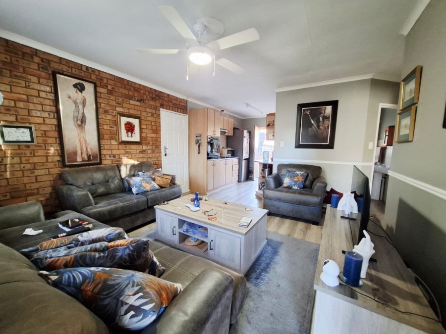 2 Bedroom Property for Sale in Langenhovenpark Free State